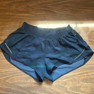 Lululemon Hotty Hot low rise 2.5”